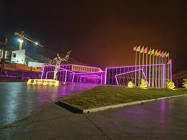 城市亮化是现代城市建设的重要组成部分，它不仅可以美化城市的夜景，还能提升城市的整体形象。随着科技的不断进步，城市亮化也得到了更多的关注和创新。本文将介绍一些关于城市亮化的创意和技术，帮助读者了解博乐城市亮化的重要性以及如何进行博乐城市亮化的规划和实施。